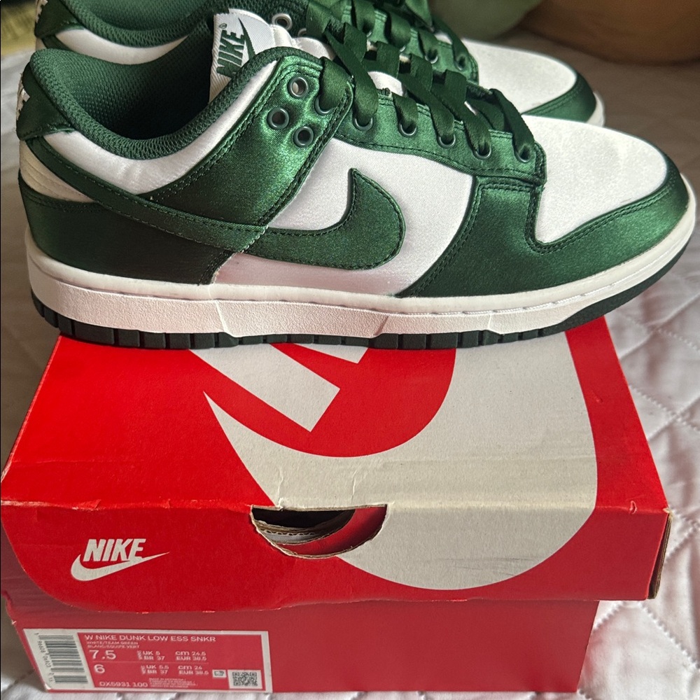 Nike Dunk Low Ess SNKR
